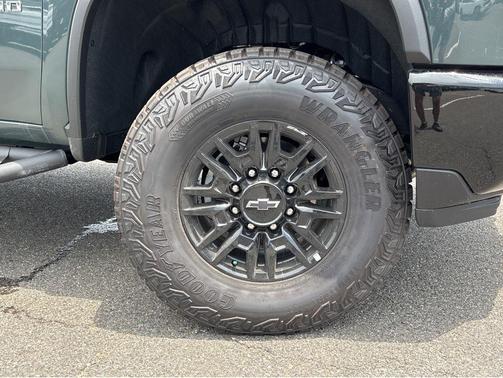 Cypress Gray 2026 Chevrolet Silverado 2500 Crew Cab, Standard Bed, XR2, 4WD