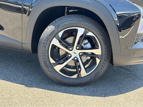 Mosaic Black Metallic 2026 Chevrolet Trax FWD 1RS