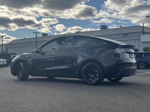2022 Tesla Model Y Long Range Dual Motor All-Wheel Drive