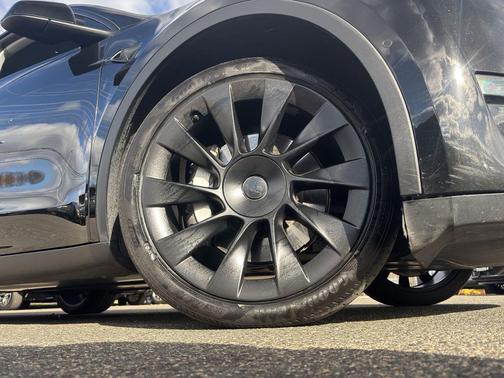 2022 Tesla Model Y Long Range Dual Motor All-Wheel Drive