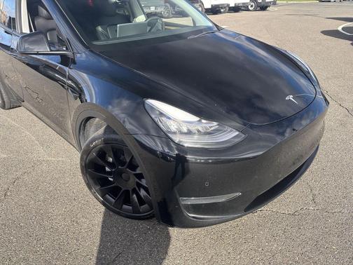 2022 Tesla Model Y Long Range Dual Motor All-Wheel Drive