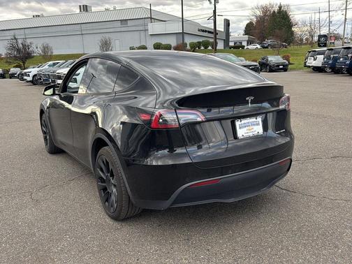 2022 Tesla Model Y Long Range Dual Motor All-Wheel Drive