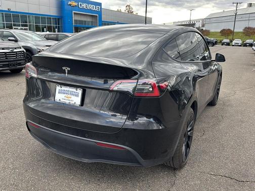 2022 Tesla Model Y Long Range Dual Motor All-Wheel Drive