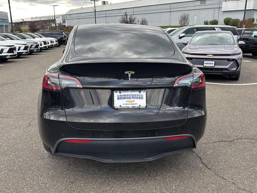 2022 Tesla Model Y Long Range Dual Motor All-Wheel Drive