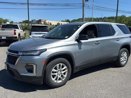 Sterling Gray Metallic 2023 Chevrolet Traverse LS