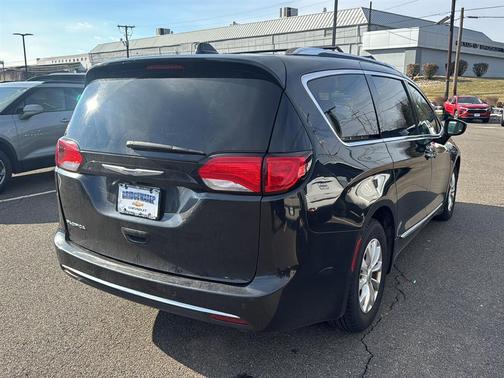 2018 Chrysler Pacifica Touring-L