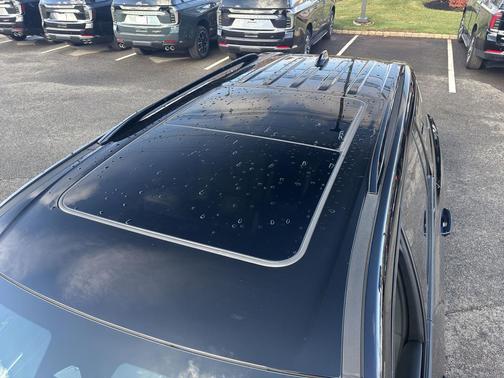 Mosaic Black Metallic 2024 Chevrolet Traverse RS