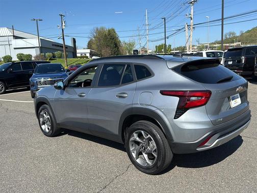 Sterling Gray Metallic 2024 Chevrolet Trax LT
