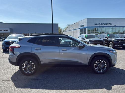 Sterling Gray Metallic 2024 Chevrolet Trax LT