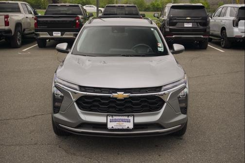 Sterling Gray Metallic 2024 Chevrolet Trax LT