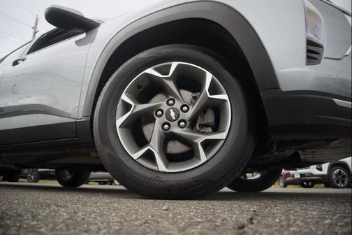 Sterling Gray Metallic 2024 Chevrolet Trax LT