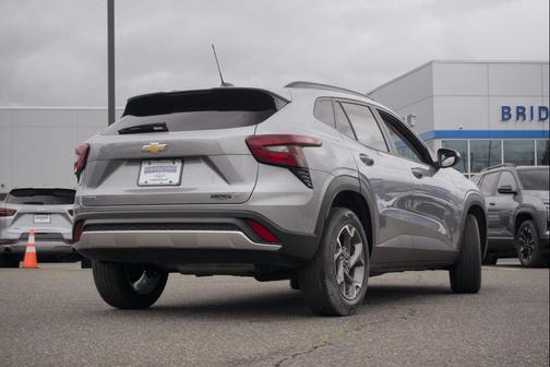 Sterling Gray Metallic 2024 Chevrolet Trax LT