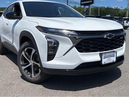 Summit White 2026 Chevrolet Trax FWD 1RS