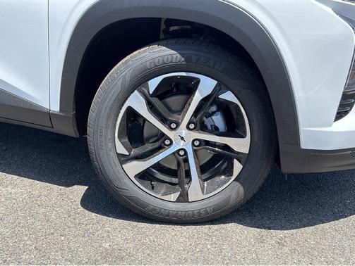 Summit White 2026 Chevrolet Trax FWD 1RS