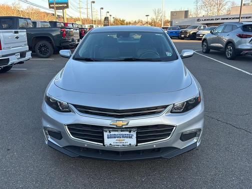 Silver Ice Metallic 2018 Chevrolet Malibu LT