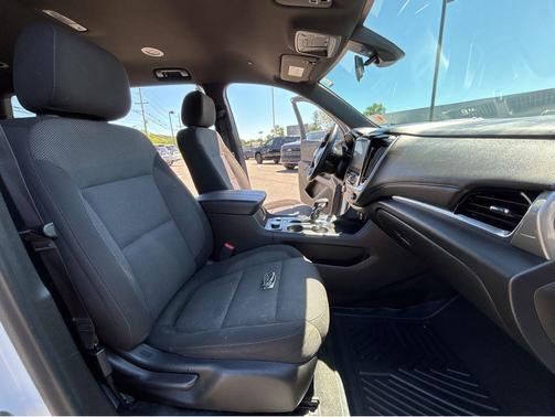 Summit White 2023 Chevrolet Traverse LT Cloth