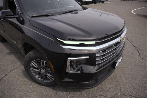 Mosaic Black Metallic 2026 Chevrolet Traverse LT