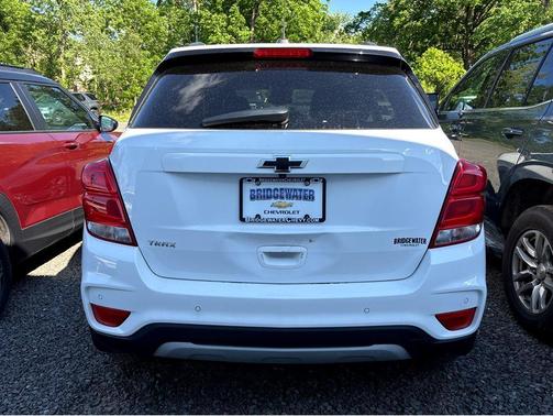 Summit White 2021 Chevrolet Trax LT
