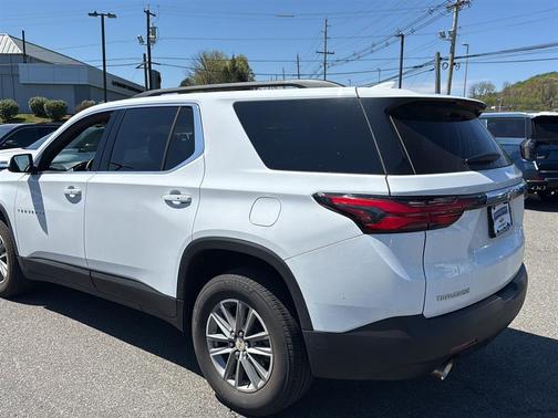 Summit White 2023 Chevrolet Traverse LT Cloth