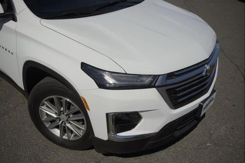 Summit White 2023 Chevrolet Traverse LT Cloth