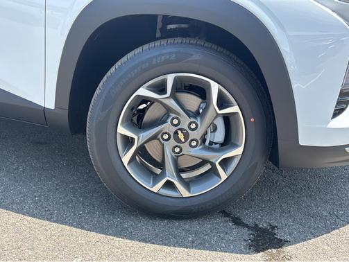 Summit White 2026 Chevrolet Trax LT