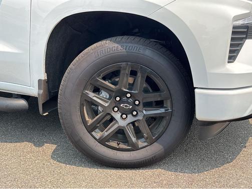 Summit White 2026 Chevrolet Silverado 1500 RST