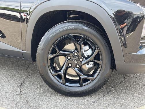 Mosaic Black Metallic 2026 Chevrolet Trax LT