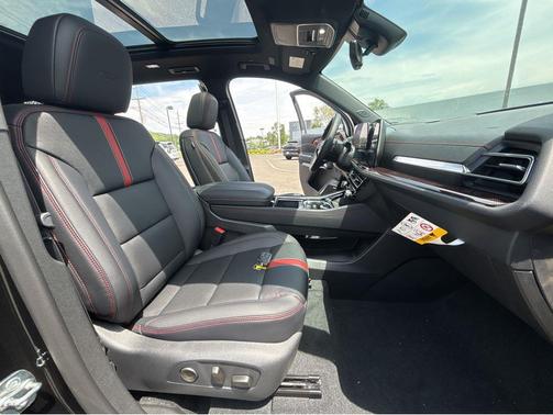 Mosaic Black Metallic 2026 Chevrolet Traverse RS