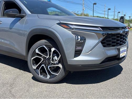 Sterling Gray Metallic 2026 Chevrolet Trax FWD 2RS