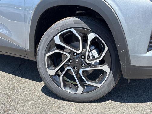 Sterling Gray Metallic 2026 Chevrolet Trax FWD 2RS