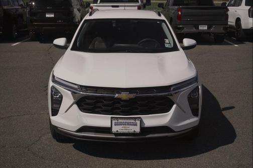Summit White 2024 Chevrolet Trax LT