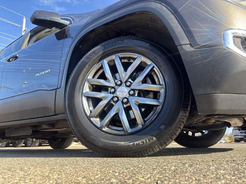 2017 GMC Acadia SLT-1