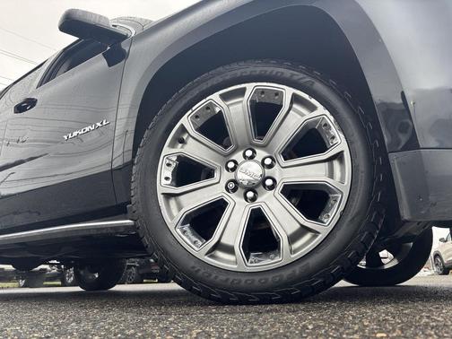 2017 GMC Yukon XL SLE