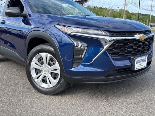 Blue Glow Metallic 2024 Chevrolet Trax LS