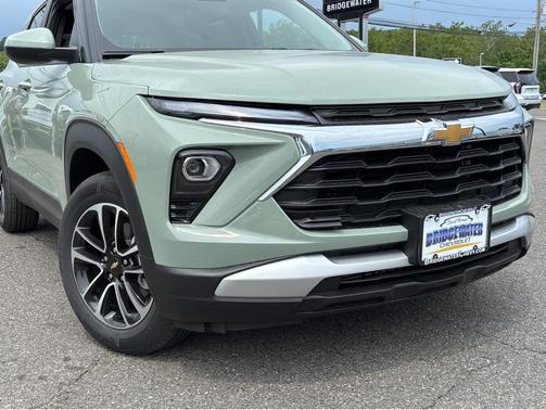 Cacti Green 2026 Chevrolet Trailblazer LT