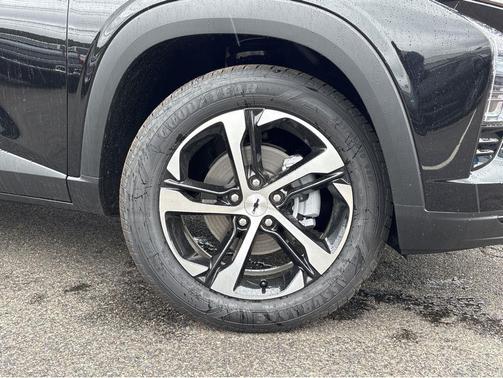 Mosaic Black Metallic 2026 Chevrolet Trax FWD 1RS