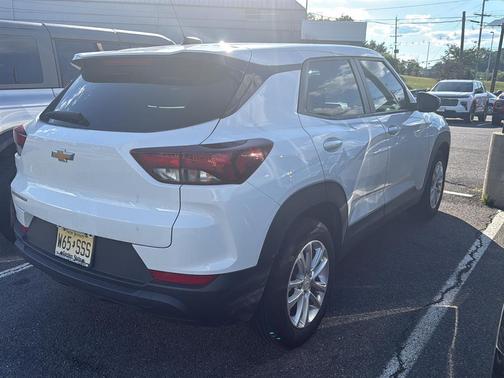 Summit White 2024 Chevrolet Trailblazer LS