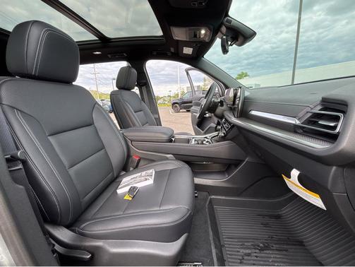 Sterling Gray Metallic 2026 Chevrolet Traverse LT