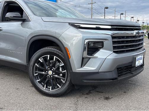 Sterling Gray Metallic 2026 Chevrolet Traverse LT