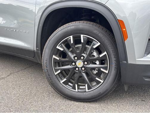 Sterling Gray Metallic 2026 Chevrolet Traverse LT