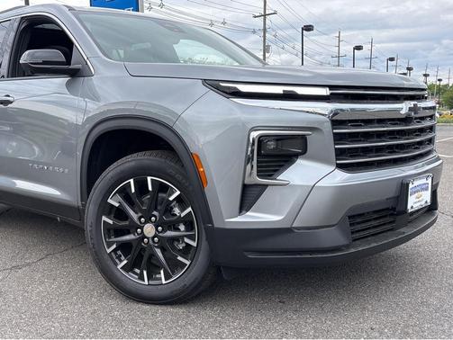 Sterling Gray Metallic 2026 Chevrolet Traverse LT