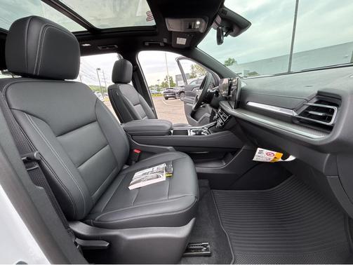 Summit White 2026 Chevrolet Traverse LT