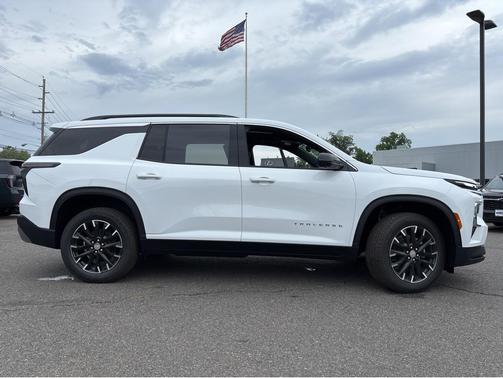 Summit White 2026 Chevrolet Traverse LT
