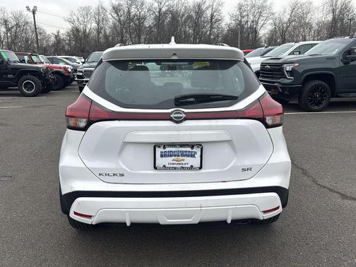 2024 Nissan Kicks SR