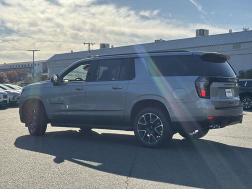 2025 Chevrolet Suburban RST