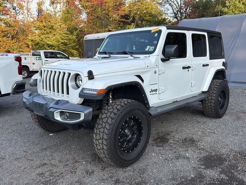 Bright White Clearcoat 2021 Jeep Wrangler Unlimited Sahara