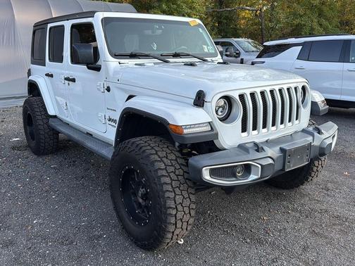 Bright White Clearcoat 2021 Jeep Wrangler Unlimited Sahara