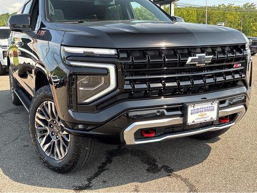 Black 2026 Chevrolet Suburban Z71, 4WD