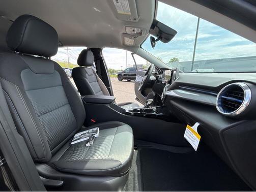 Mosaic Black Metallic 2026 Chevrolet Trax LT