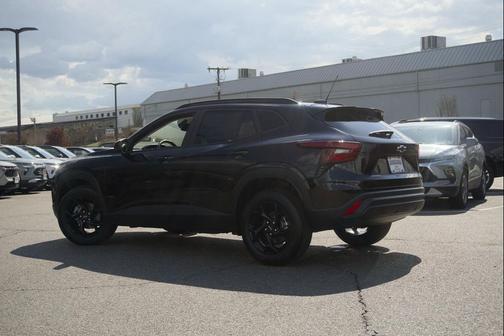 Mosaic Black Metallic 2026 Chevrolet Trax LT